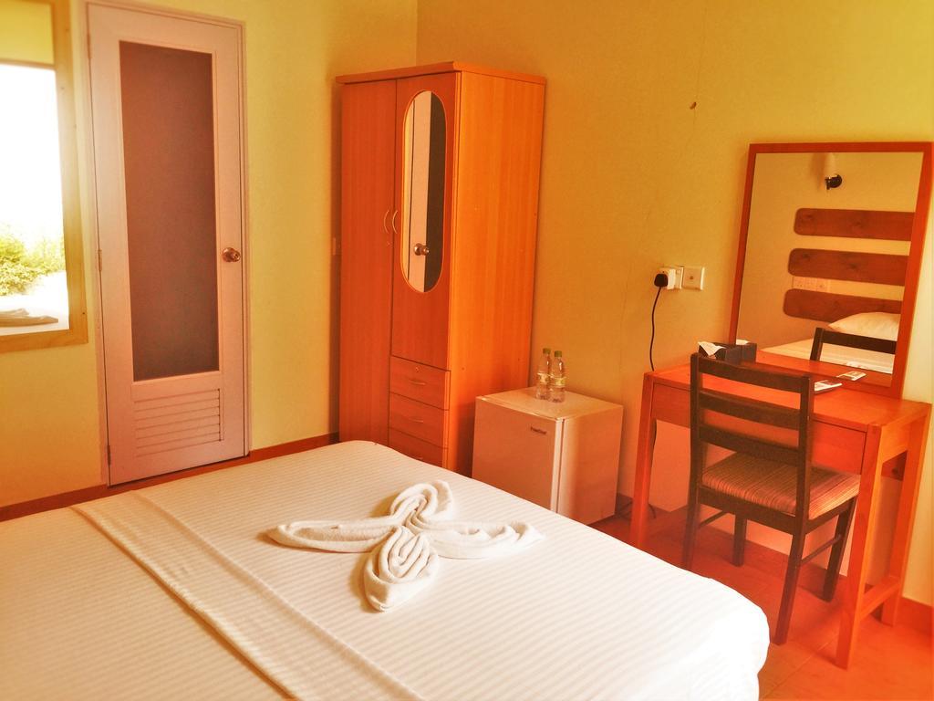 Reyva Inn остров Маафуши Екстериор снимка
